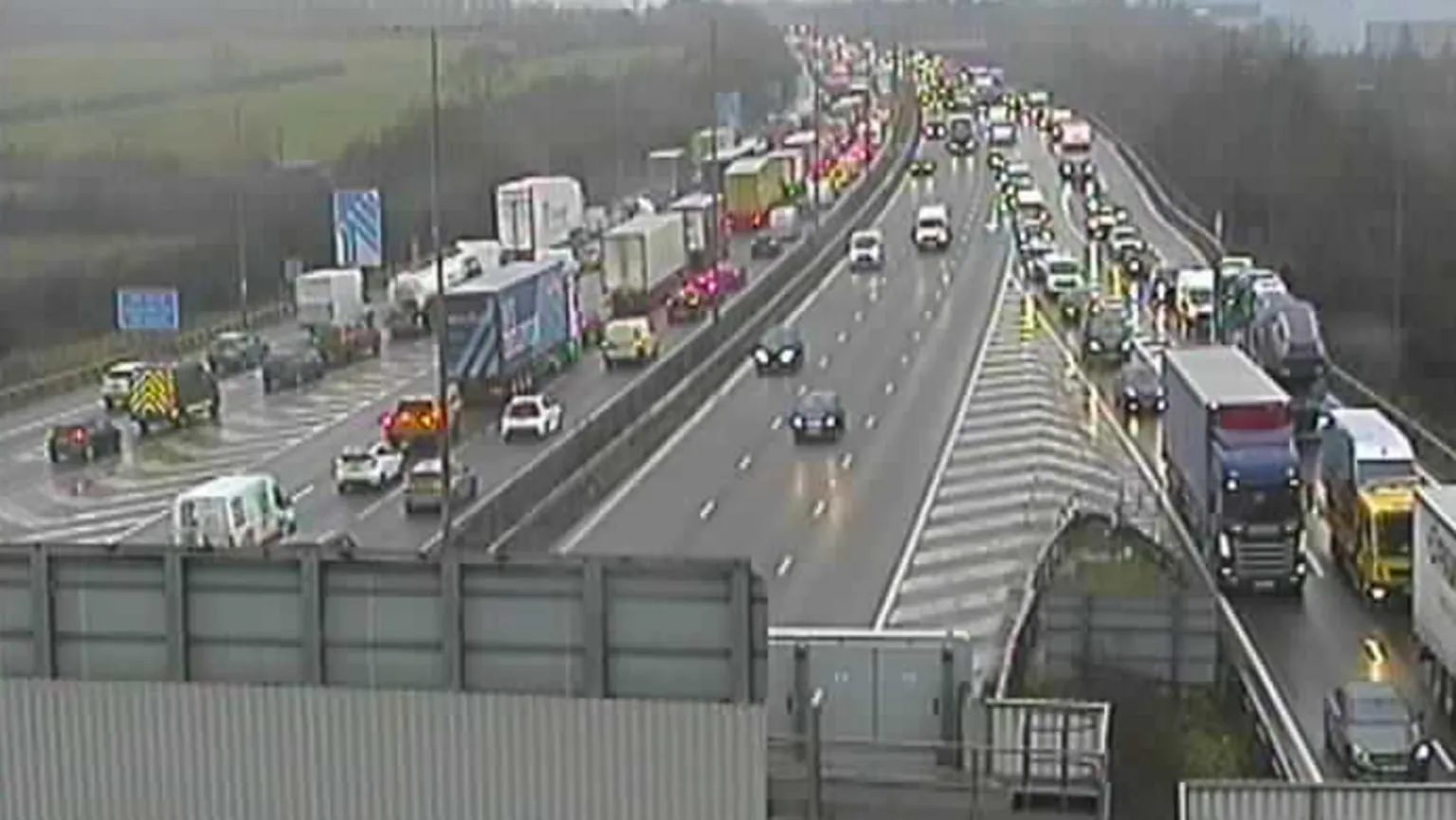 Retrasos en la M1 en Leicester por derrame de vísceras