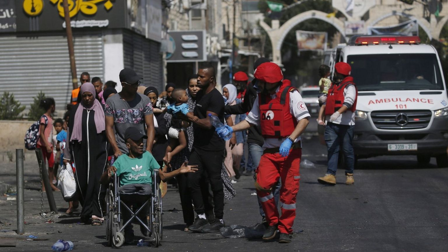 Palestinian Red Crescent staff evacuate Palestinian civilians from the Jenin refugee camp (4 July 2023)