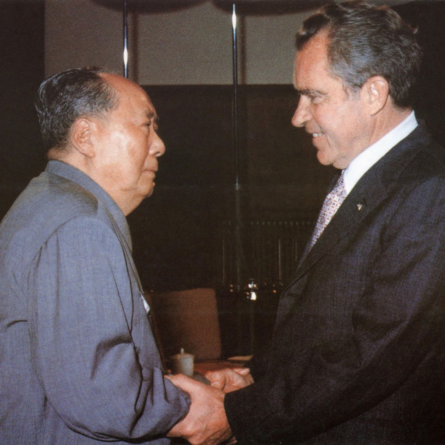 尼克松(右)与毛泽东(左)在毛泽东北京中南海住处见面(21/2/1972)