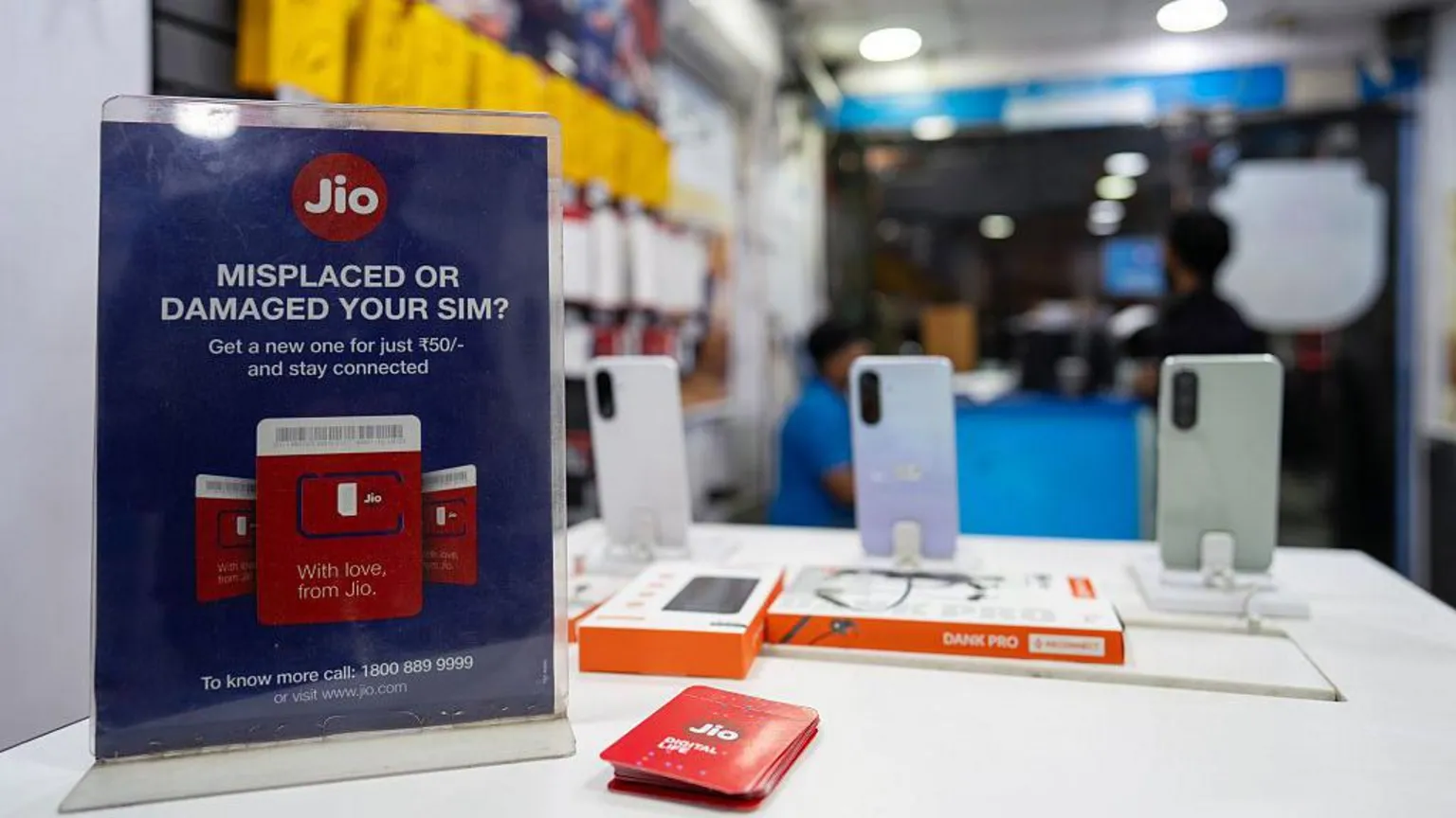 Jio şirkətinə aid sim kart məlumat nişanı, Hindistan, Yeni Delhi