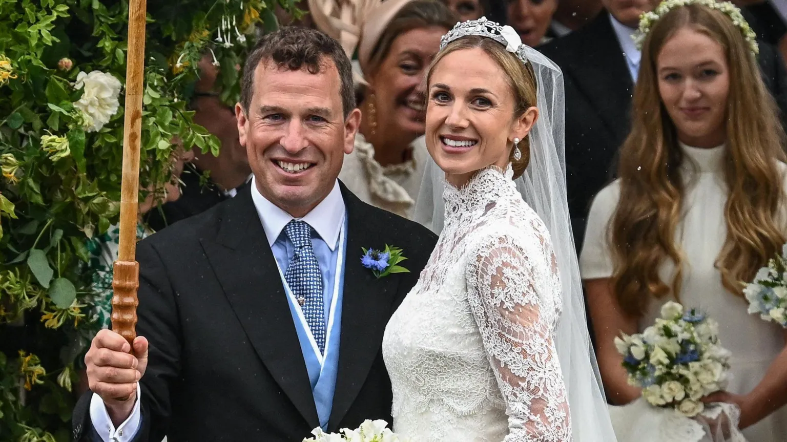 Peter Phillips, sobrino del rey, se casa con una enfermera del NHS.