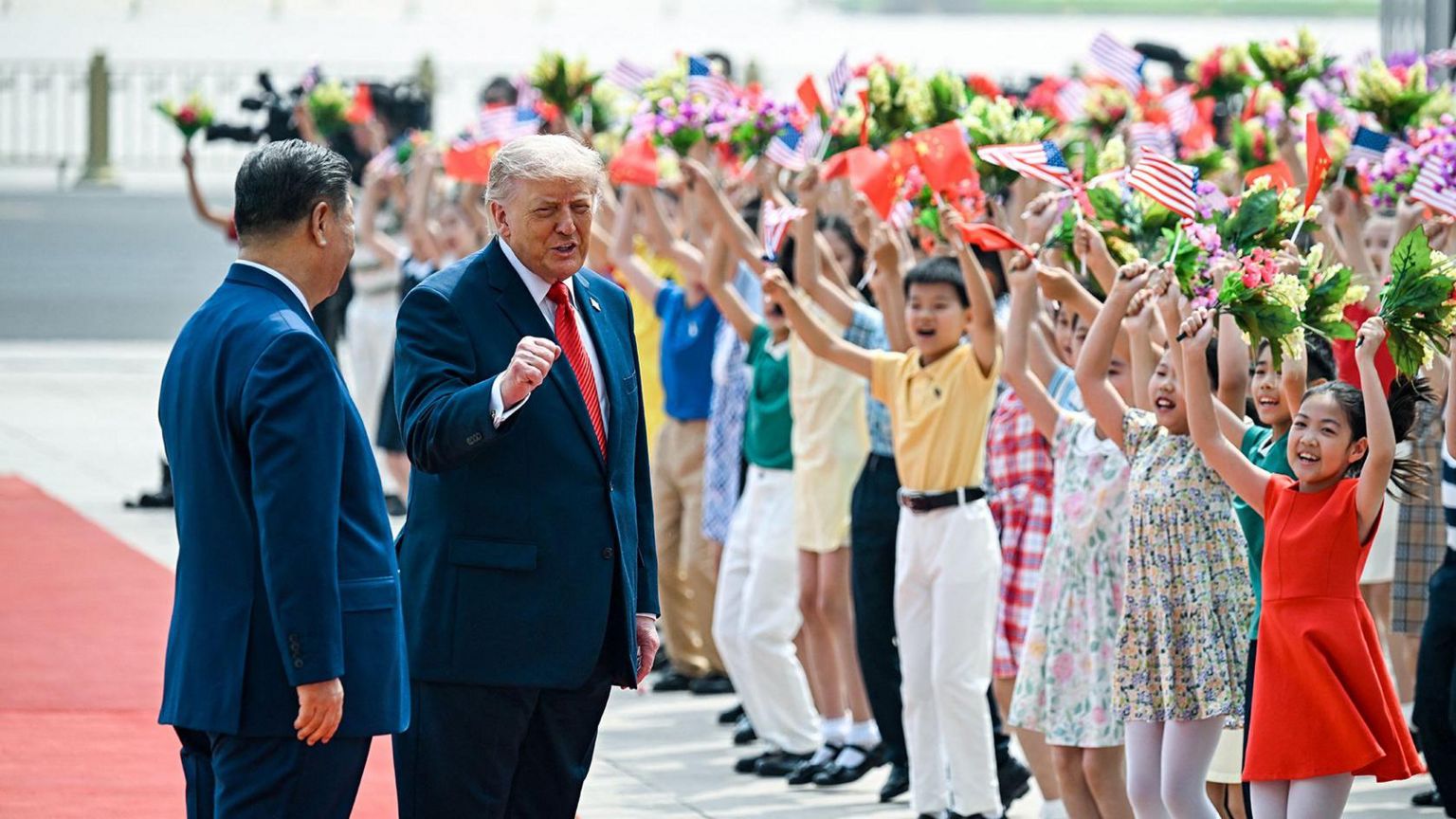 美国总统唐纳德・特朗普与中国国家主席习近平于 2026 年 5 月 14 日在中国北京人民大会堂出席欢迎仪式。