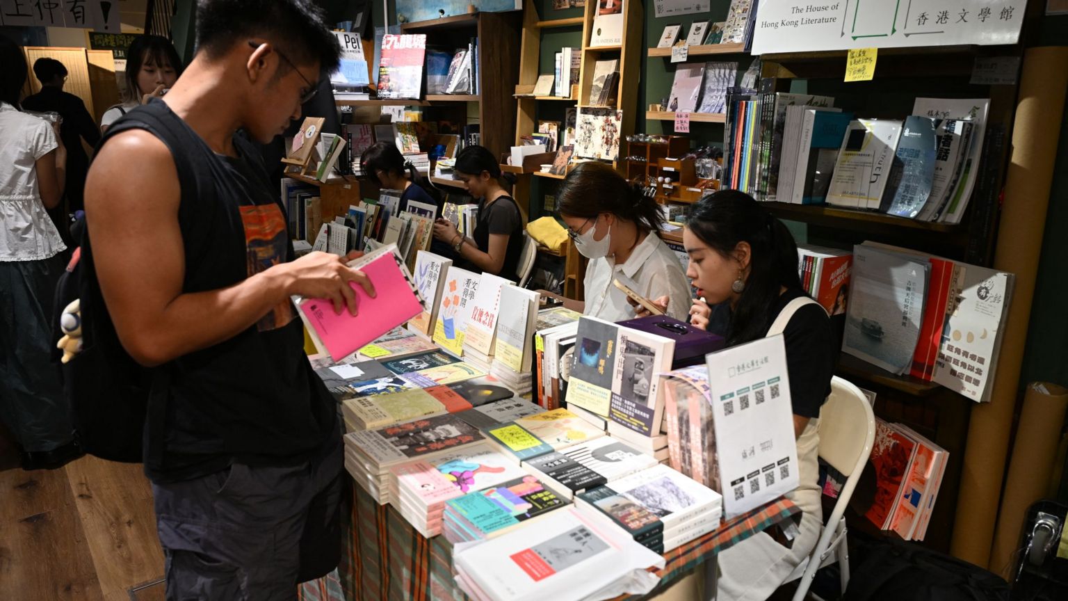 香港猎人书店旧舖内举行民间书展(7/2025)