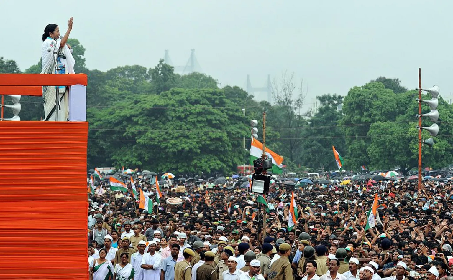 Mamata Banerjee Defeated in West Bengal, Refuses to Resign as Governor Weighs Dismissal — image 3