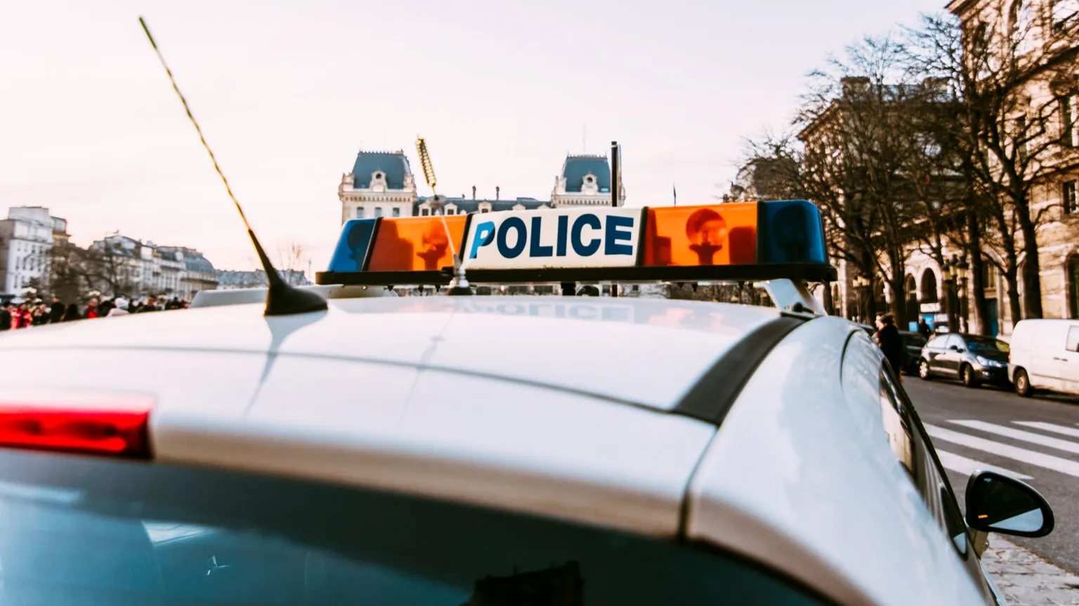 La policía francesa captura a un adolescente que escapó de la cárcel usando sábanas.