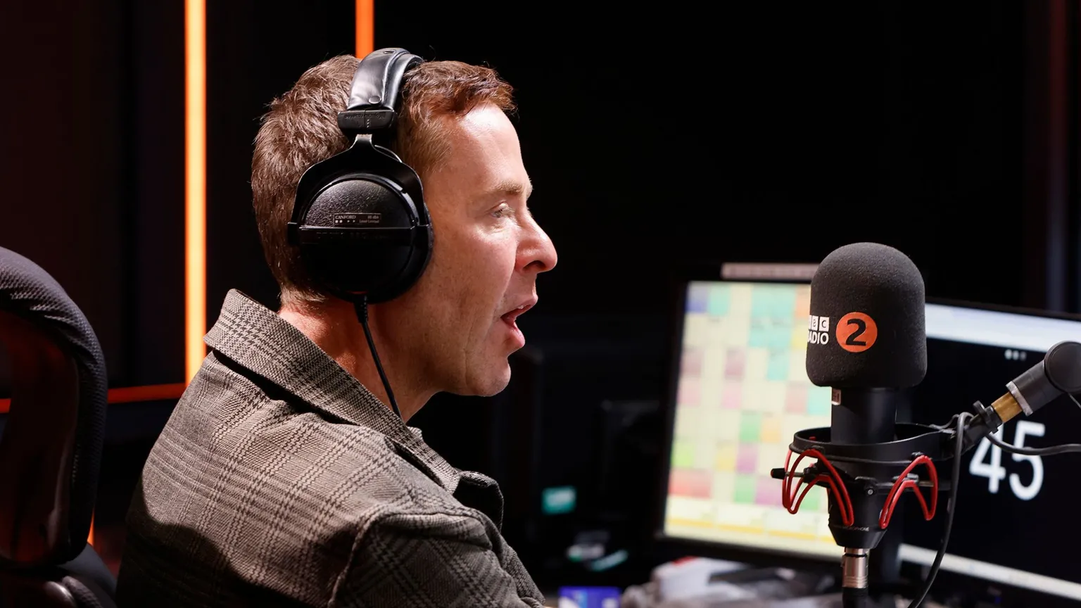 La BBC despidió a Scott Mills tras descubrir que la presunta víctima en la investigación policial era menor de 16 años.