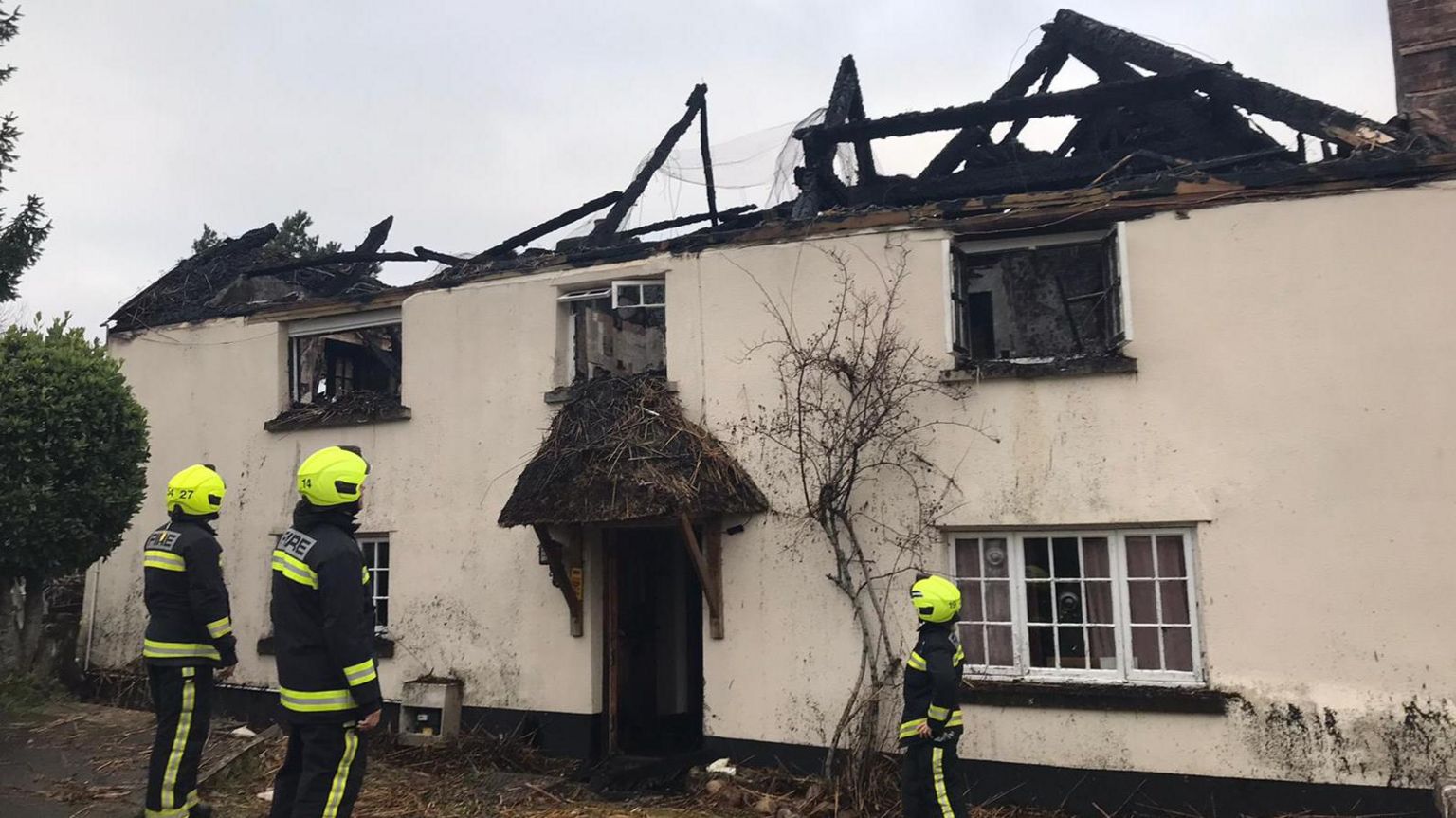 Thatched house fire tackled overnight - BBC News