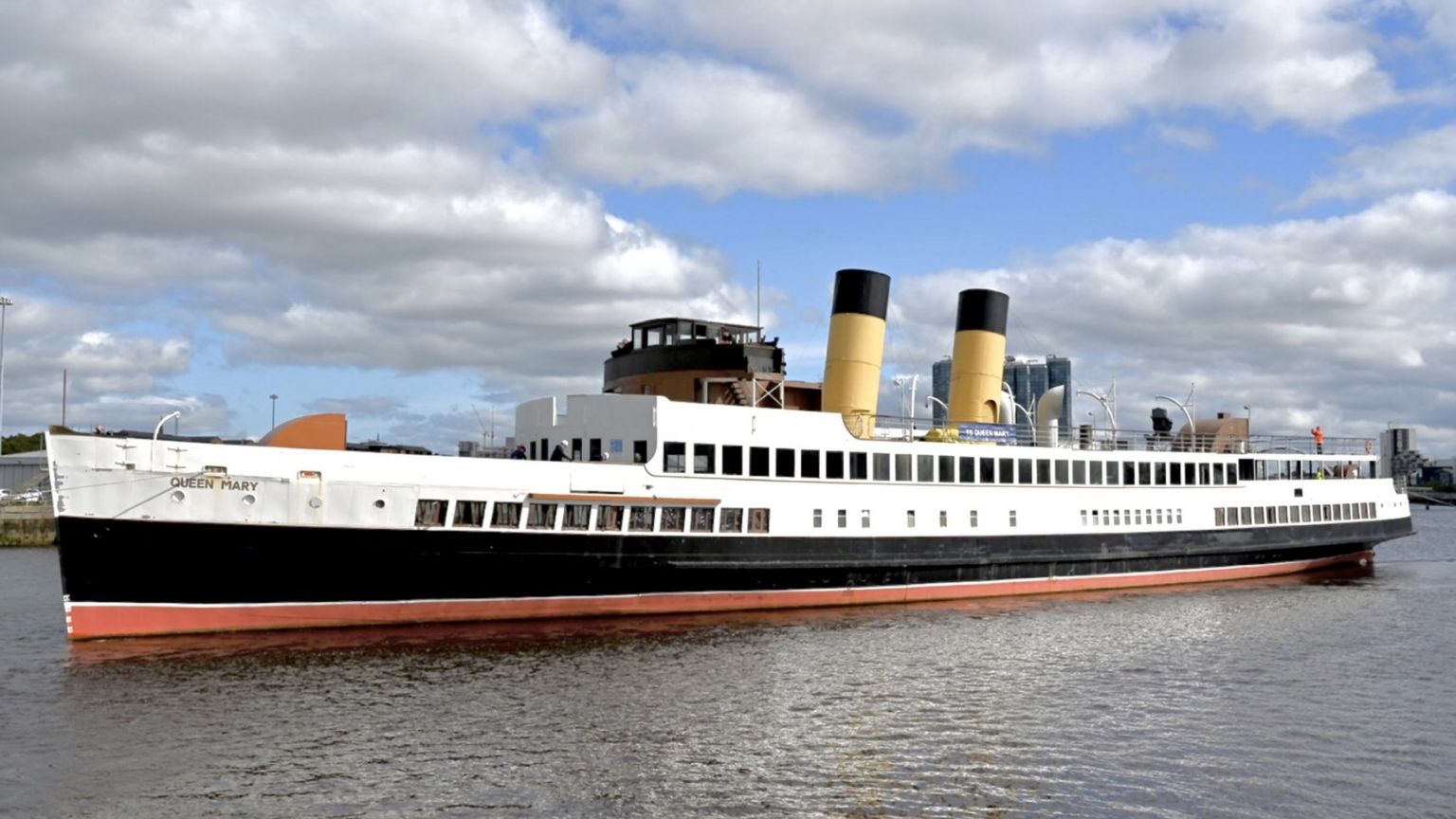 Huge donation boost to Clyde steamer project - BBC News