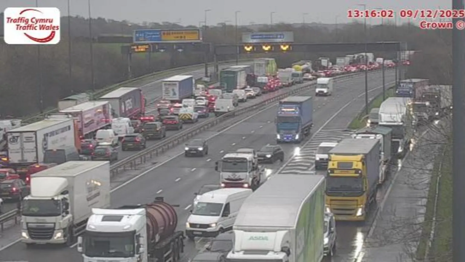 Caos en el puente Severn de la M4, advertencias de inundaciones y cortes de electricidad durante la tormenta Bram