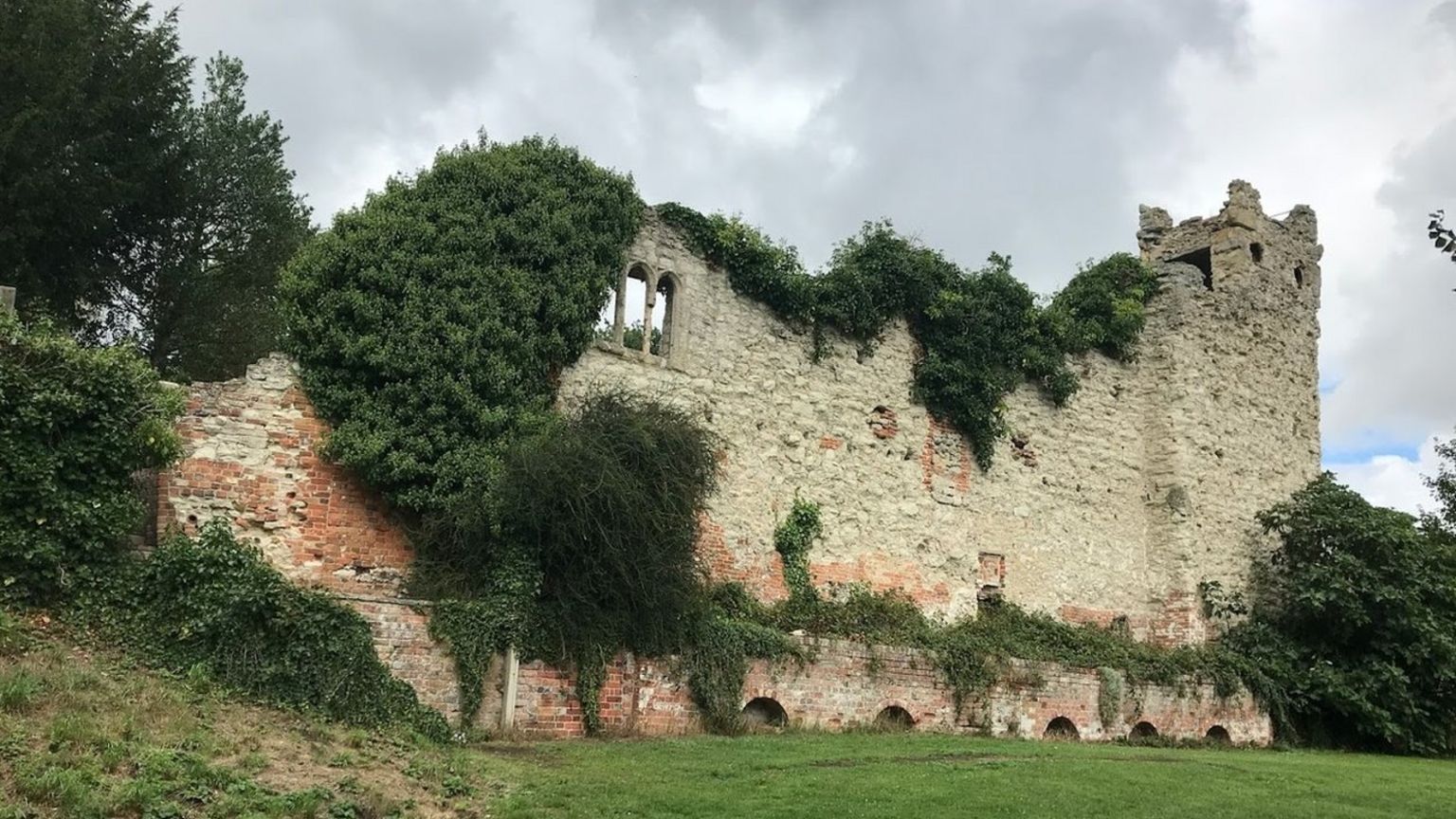 Wallingford Castle ruins