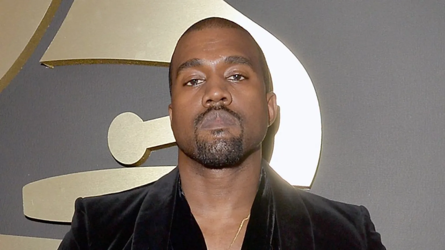 Топик канье вест. Кенни вест стиль. Kanye west grammy. Канье уэст. Топик канье вест.