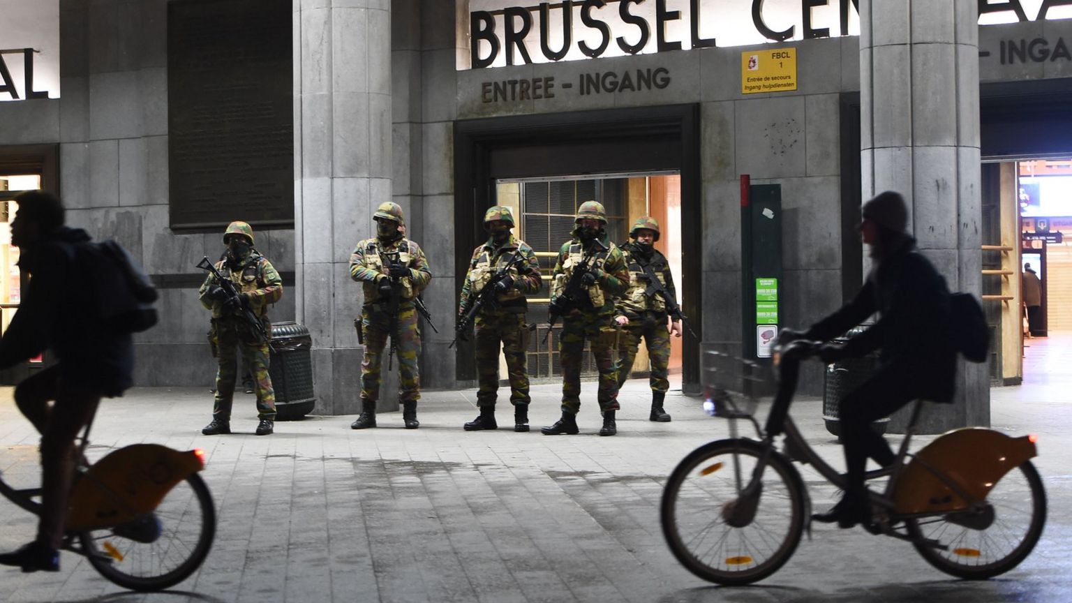 Soldiers outside Brussels central rail station