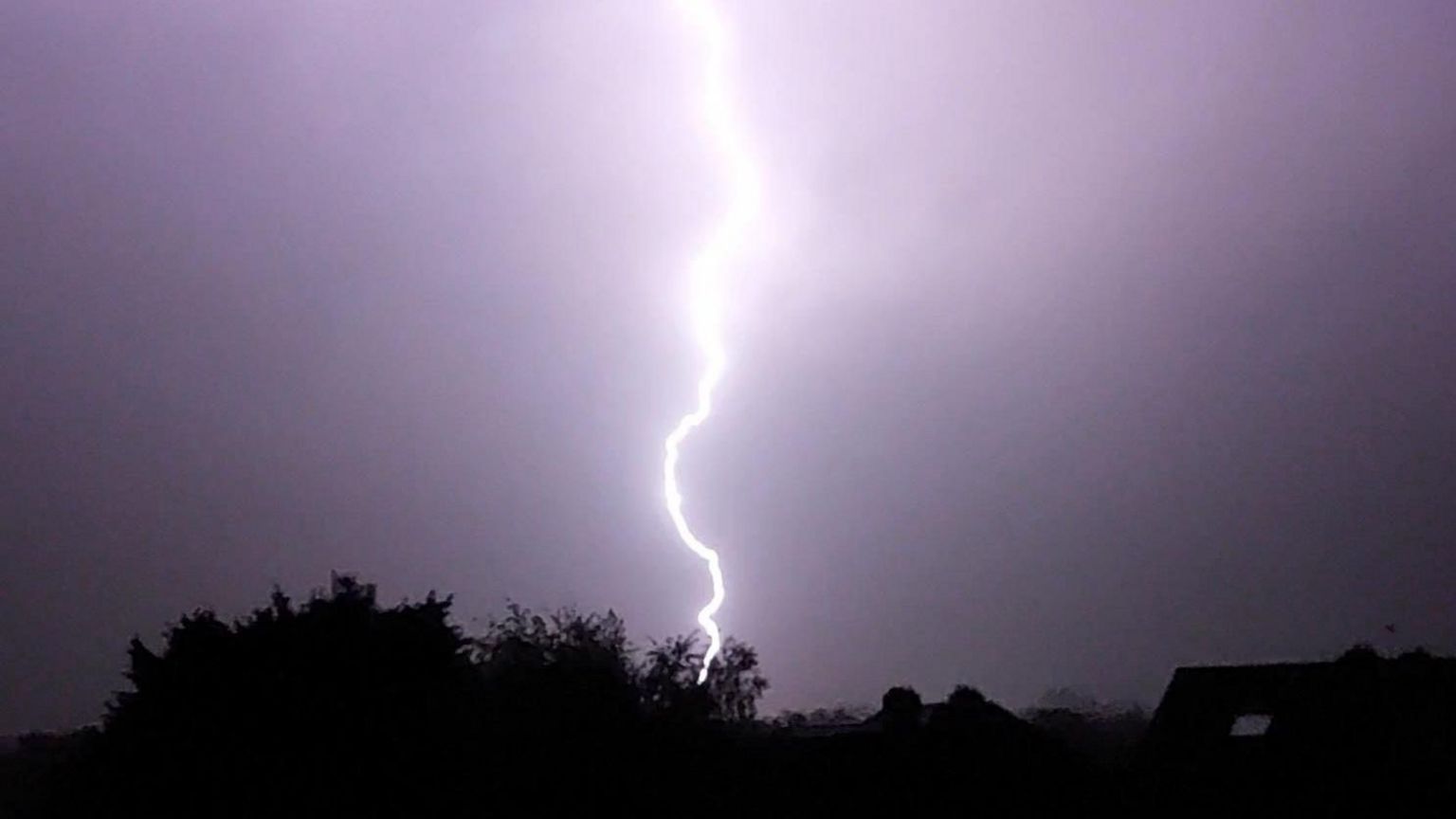 Lightning strike in Croxley Green, Hertfordshire
