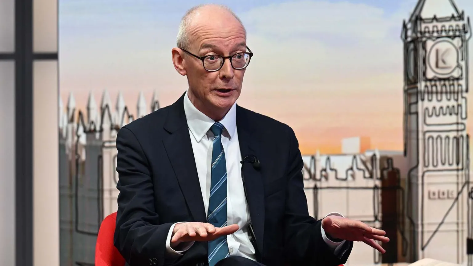 El ministro insta a los parlamentarios laboristas a no destituir al Primer Ministro por Mandelson