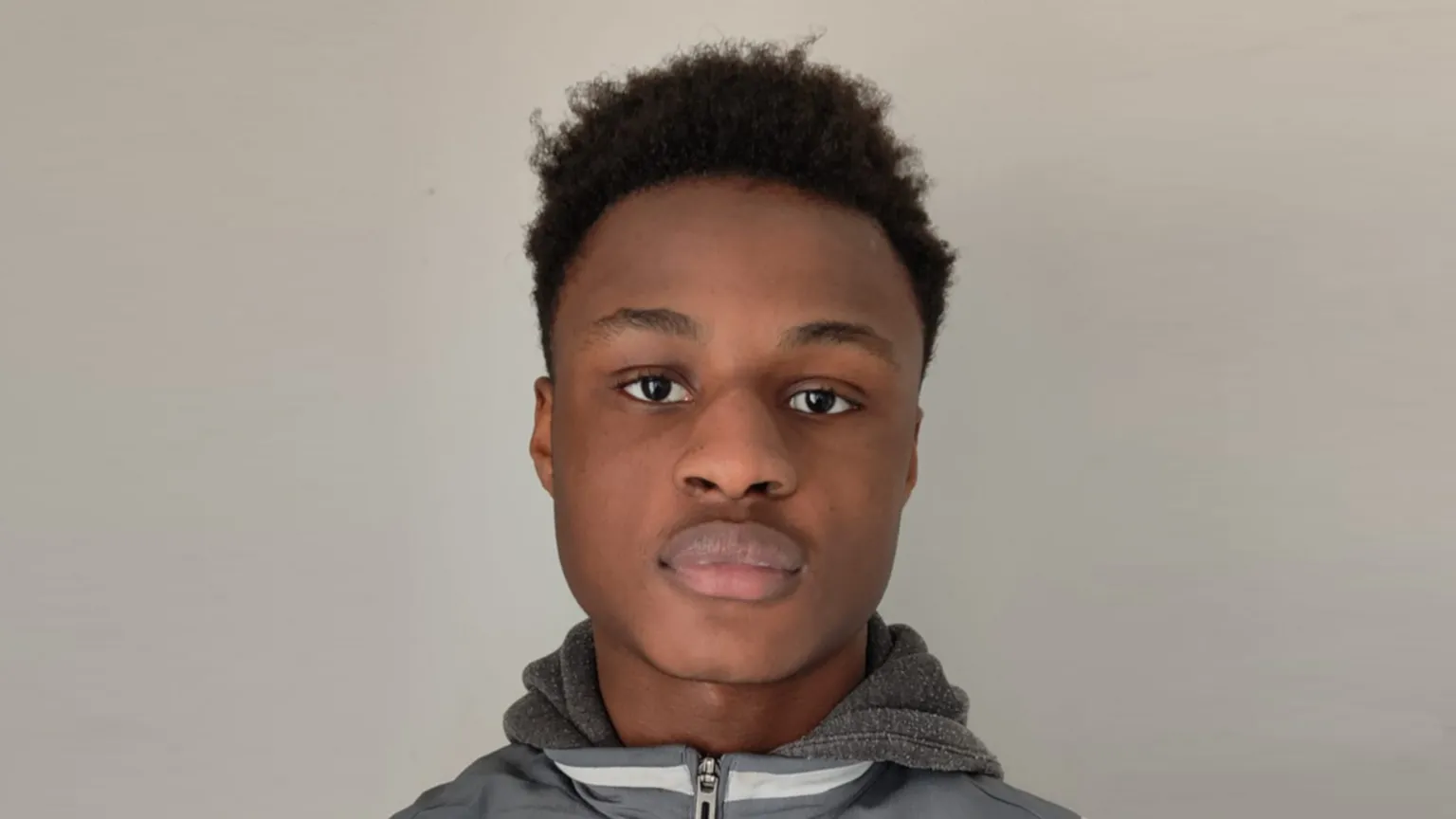 Cuatro adolescentes buscados por la policía por el asesinato de un hombre