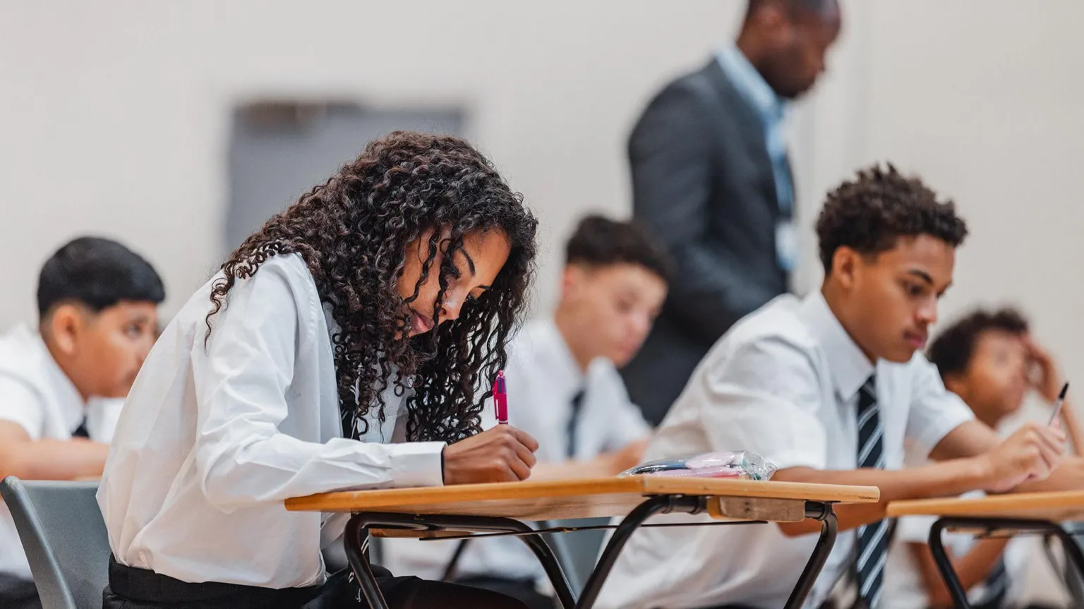 El organismo regulador supervisará de cerca la corrección de los exámenes de matemáticas de nivel avanzado después de que los estudiantes afirmaran que la prueba era «injusta».
