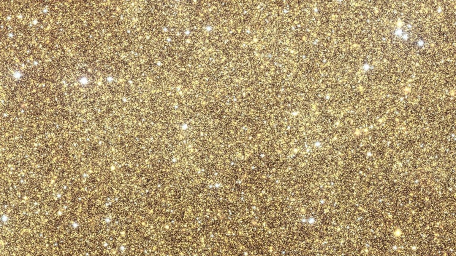 一张看似金色闪粉的影像,其实是一个恒星极为密集的区域。