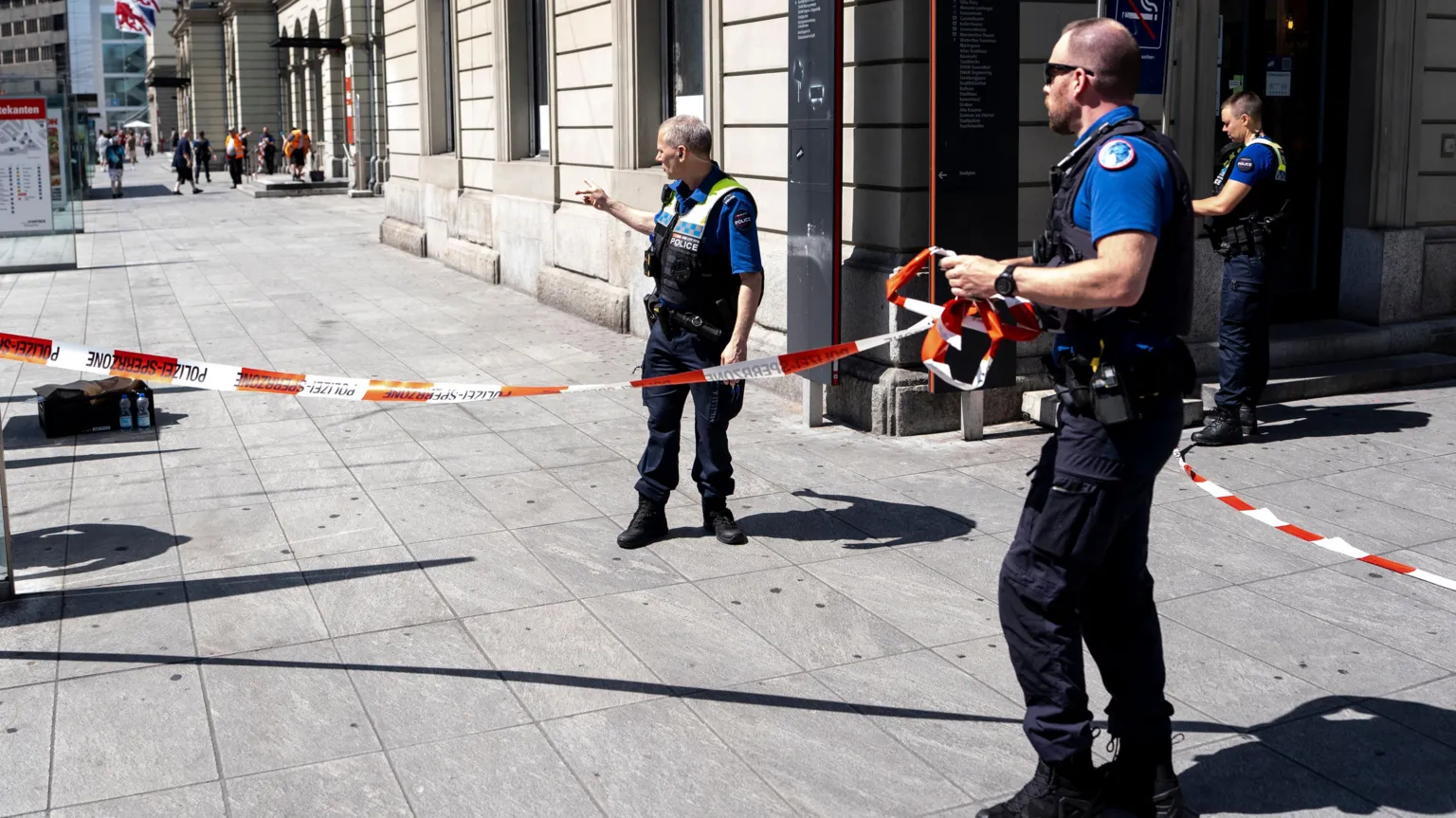 Un hombre fue arrestado tras un apuñalamiento en una estación de tren suiza en el que tres personas resultaron heridas.