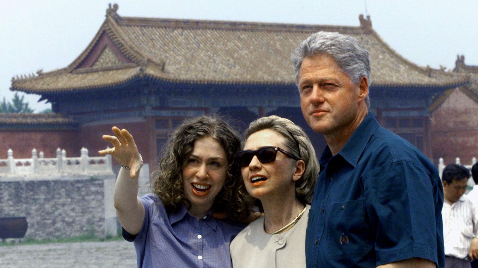 克林顿总统一家三口在北京故宫参观(28/6/1998)