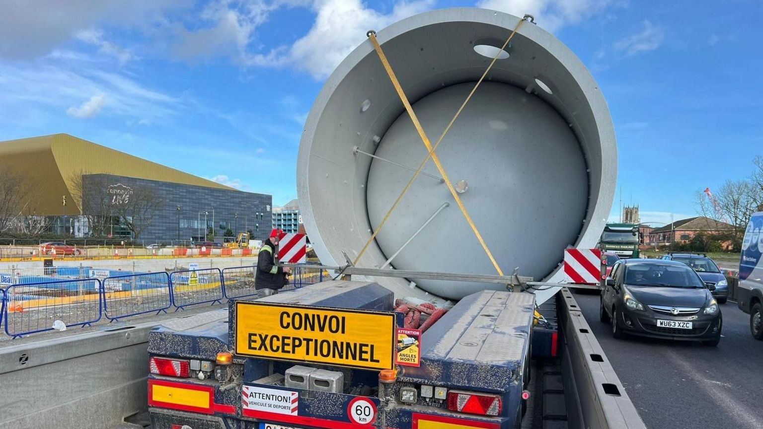 A63 Hull traffic delays as HGV gets stuck in roadworks BBC News