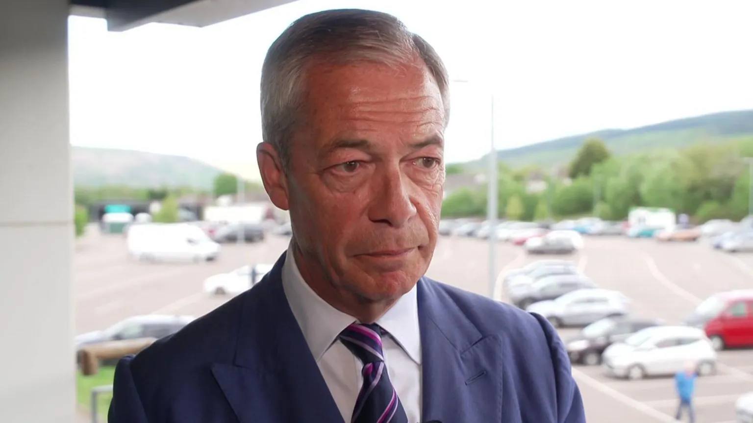 Farage afirma que no hay obligación de declarar un regalo de 5 millones de libras.