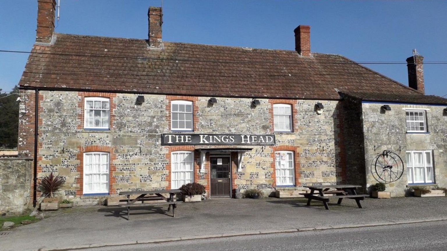 An old stone walled building called the kings head