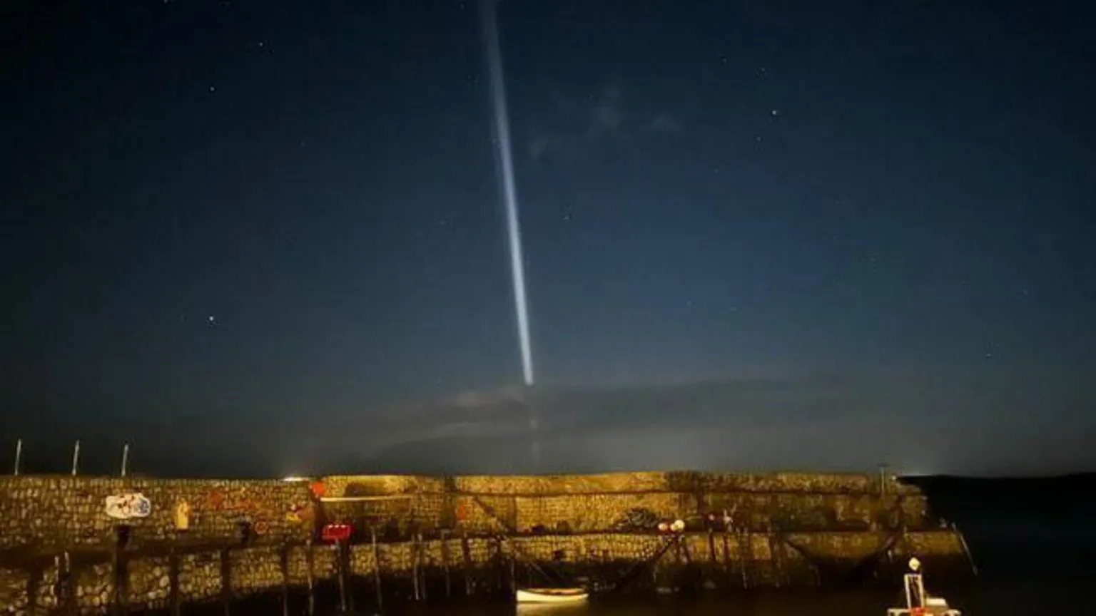 Extraña columna de luz vinculada a cohete chino