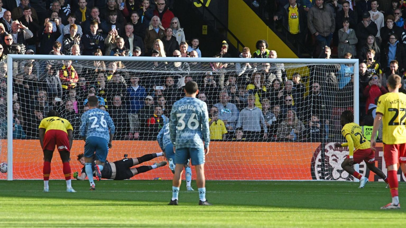 Tom Dele-Bashiru places his penalty into the corner of the net to Sunderland goalkeeper's right