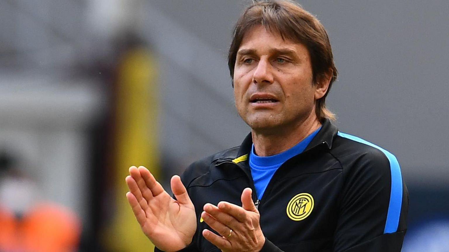 Antonio Conte encourages his players while in charge of Inter Milan
