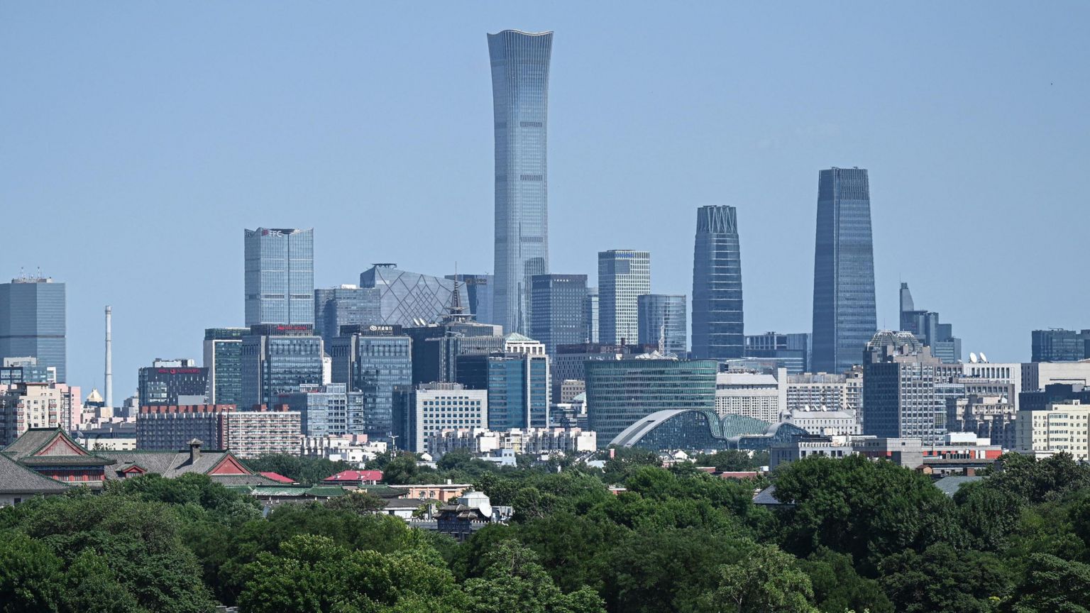 2026年6月5日,北京中央商务区一带城市天际线的远景。