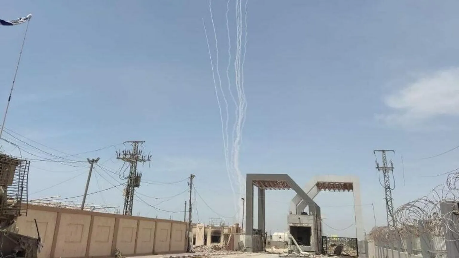 Hamas launches rocket attack towards Tel Aviv area (bbc.com)