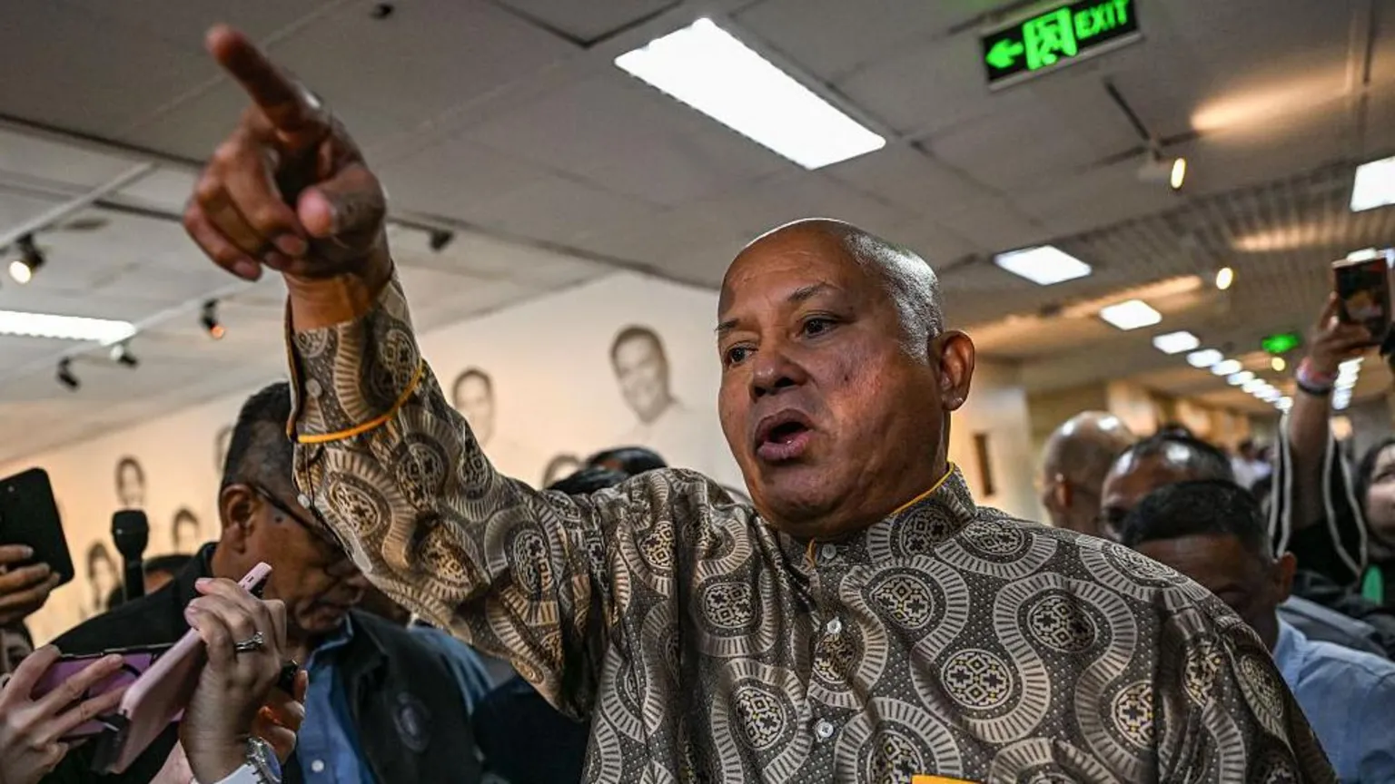 Philippine Senator 'Bato' Dela Rosa Flees Senate Amid ICC Arrest Warrant Standoff — image 5