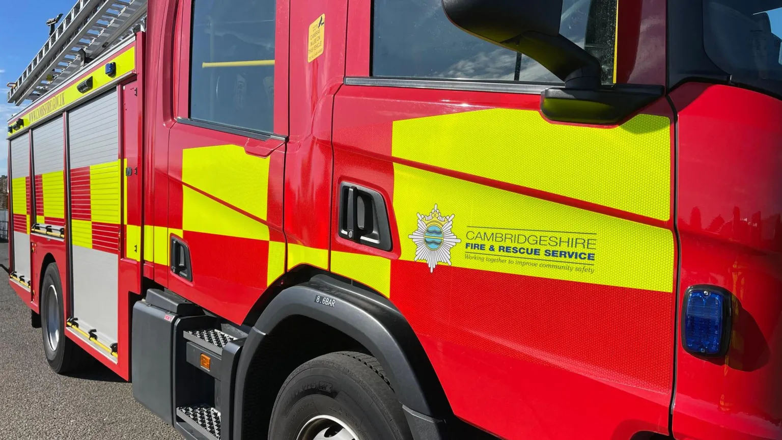 Incendio en poste eléctrico deja 600 viviendas sin luz