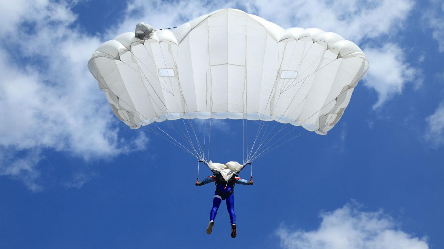 Two hurt in Irish Defence Forces parachute training session - BBC News