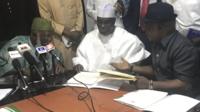 Tsohon shugaban Najeriya Abdussalam Abubakar tare da Atiku Abubakar da shugaban jam'iyyar PDP Uche Secondus