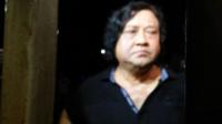 শিল্পী মৃণাল হক: তার তৈরি ভাস্কর্য সরিয়ে নেয়ার পর মানসিকভাবে বিপর্যস্ত হয়ে পড়েন।