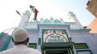 ভারতের অন্যত্র মসজিদে মাইক ব্যবহারের প্রশ্নে কোন আপত্তি নেই।