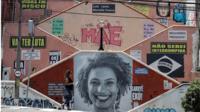 Muro com foto de Marielle Franco