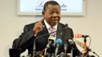 Umushikiranganji wa Kongo ajejwe kumenyesha amakuru, Lambert Mende, ari mu bafatiwe ibihano n'ishirahamwe rya Buraya