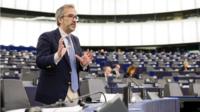 MEP speaking during a voting session