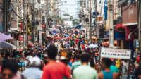 Rua de cidade brasileira