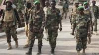 Saraakiil ka tirsan ciidamada dowladda Soomaaliya iyo kuwa AMISOM