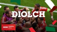 Plant tref Dinbych yn diolch i'r tîm a'u rheolwr