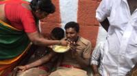 மயங்கி விழுந்த காவலர்கள்