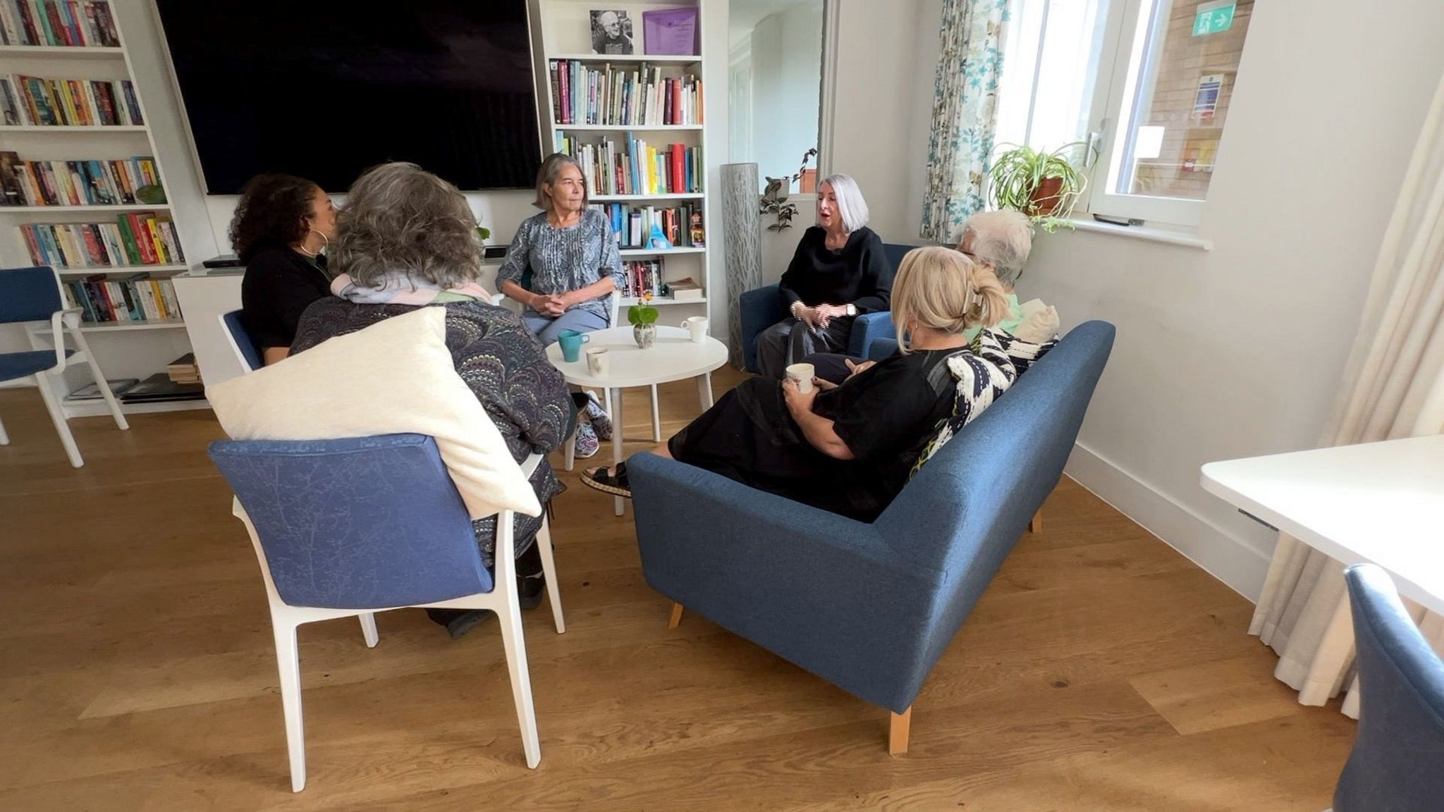 Women meeting for drinks 