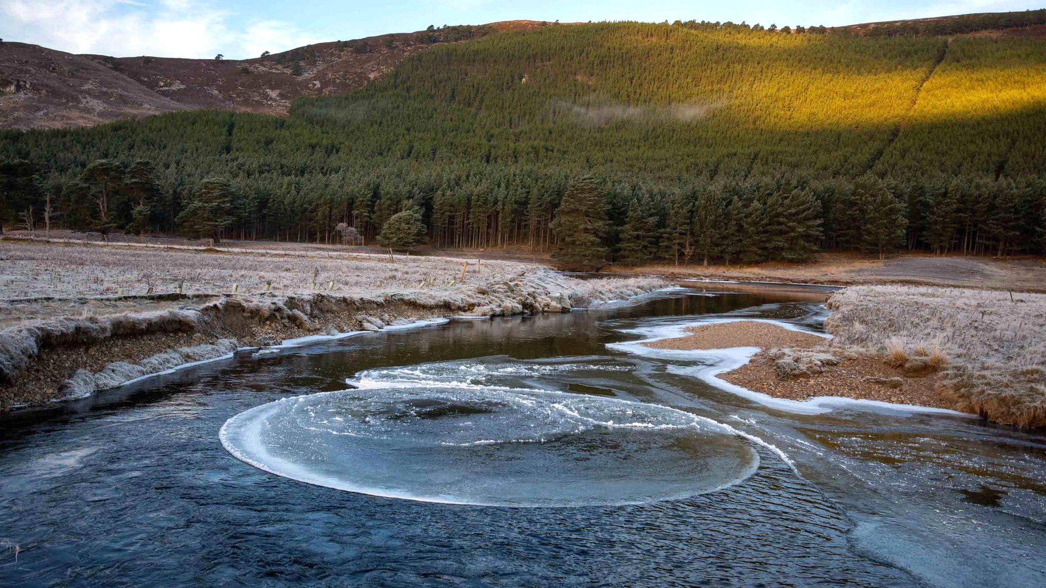 Large 'ice pancake' forms on cold river in Braemar BBC News