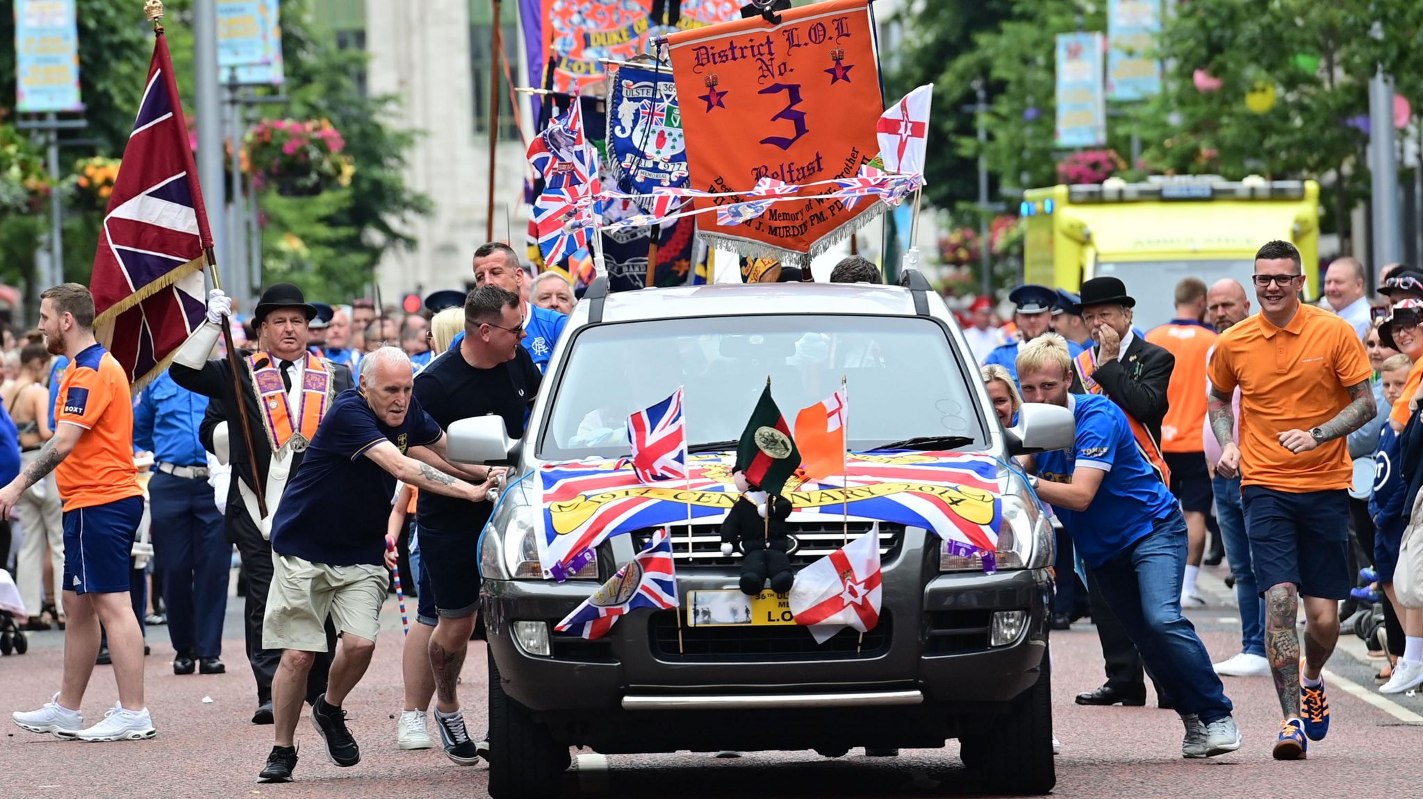 Spectators gave a push to a broken down car in Belfast