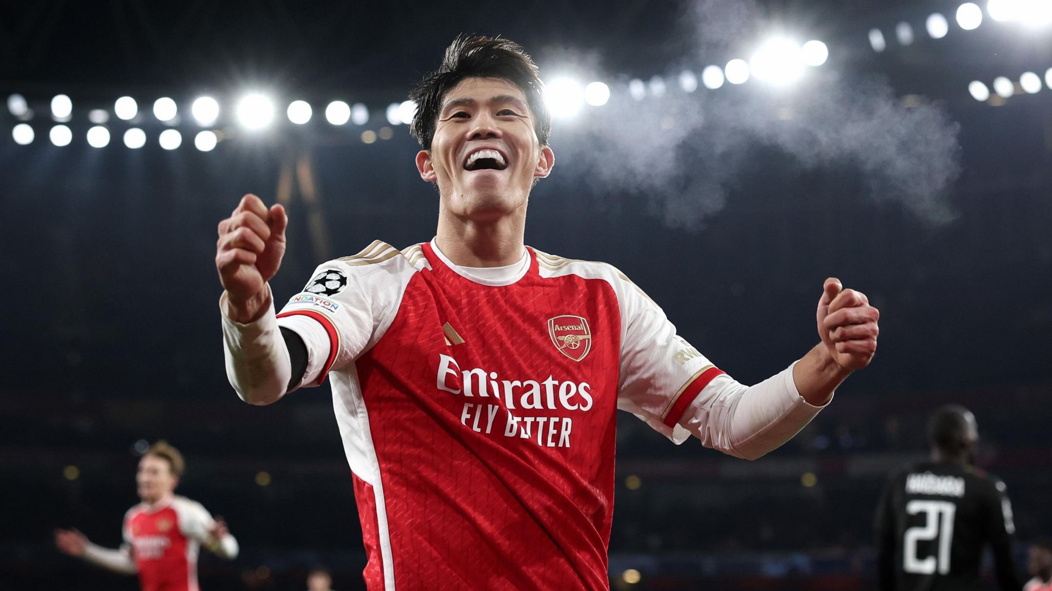 Arsenal news: Tomiyasu signs new contract until 2026 - BBC Sport