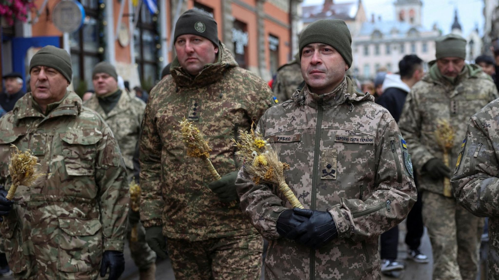 Membrii serviciului ucrainean participă la o sărbătoare de Crăciun, pe fondul atacului Rusiei asupra Ucrainei, la Lviv