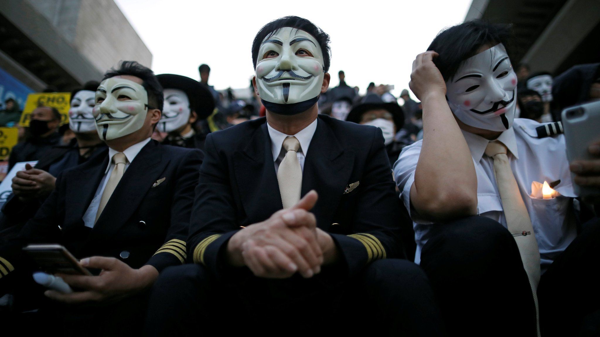 Korean Air pilots take part in a protest against abuses of power by the company's controlling family in central Seoul, South Korea, 4 May 2018